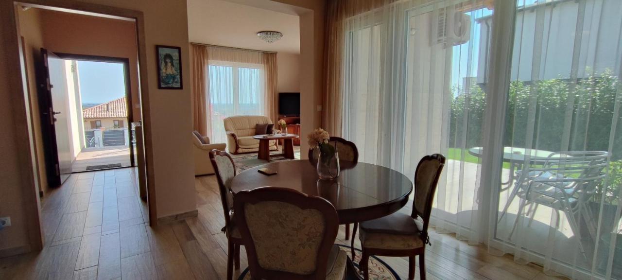 Apartamento White Column House Diosd Exterior foto